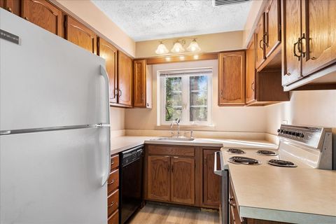 Tiny photo for 340 Ridge Avenue #1, Evanston, IL 60202 (MLS # 12499310)