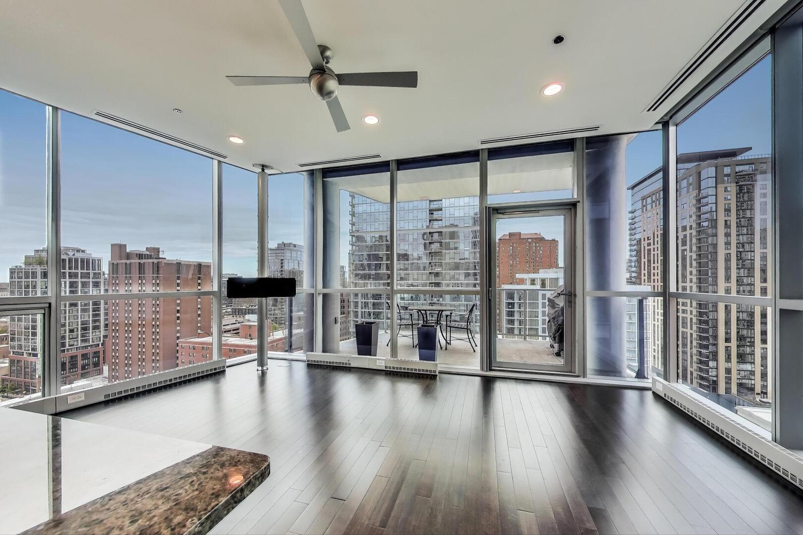 110 W Superior Street 1703