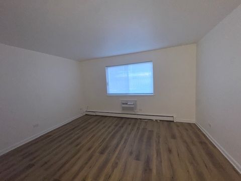 Tiny photo for 1198 Royal Glen Drive #204E, Glen Ellyn, IL 60137 (MLS # 12536012)