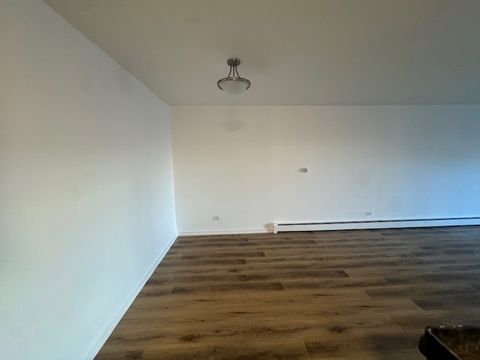 Tiny photo for 1198 Royal Glen Drive #204E, Glen Ellyn, IL 60137 (MLS # 12536012)