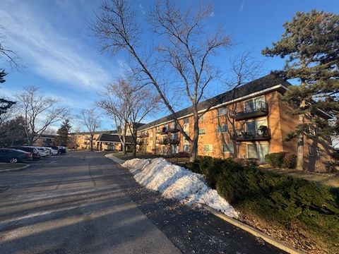 Tiny photo for 1198 Royal Glen Drive #204E, Glen Ellyn, IL 60137 (MLS # 12536012)