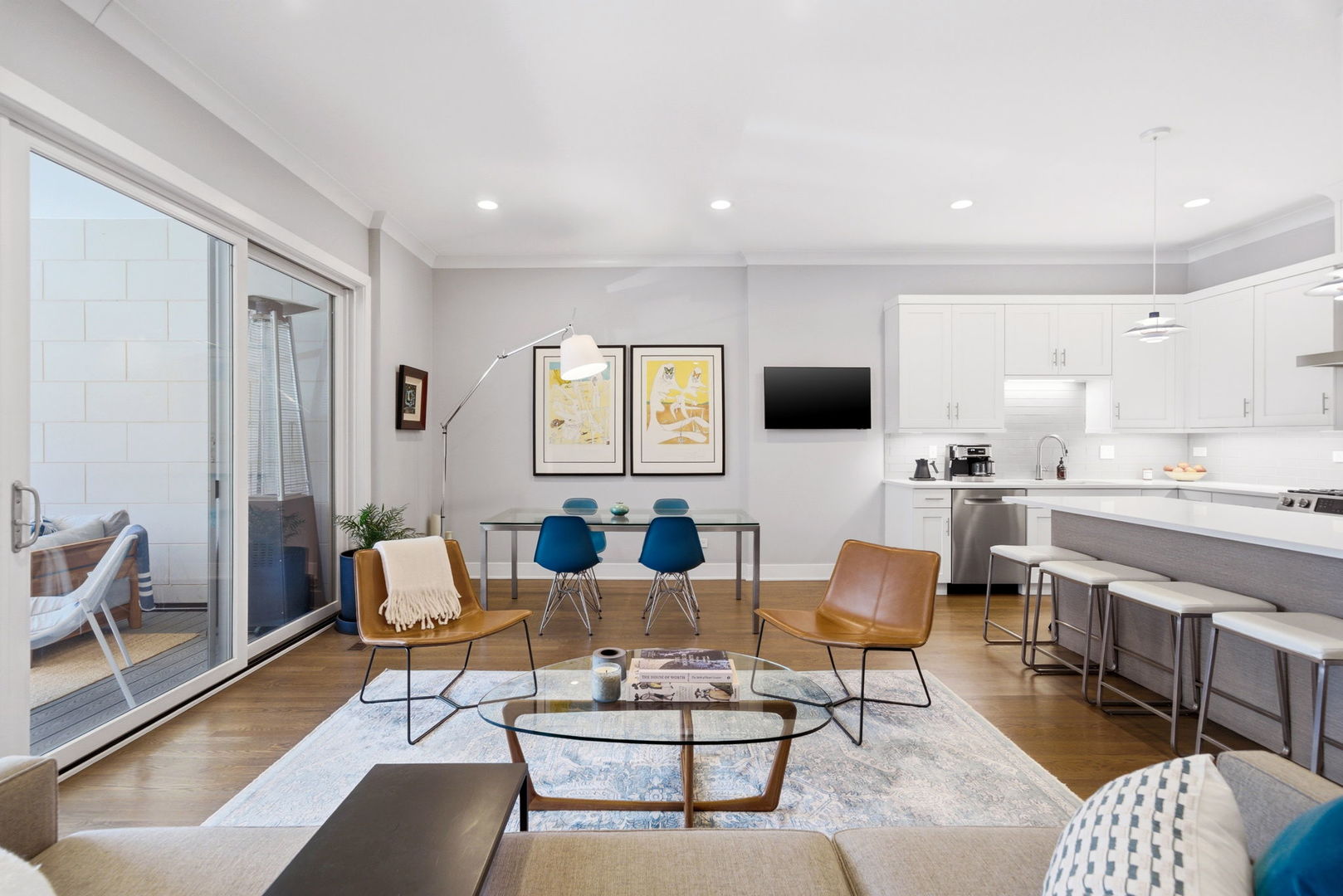 1470 W Winona Street 102