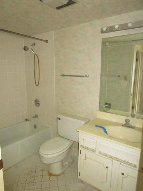 Tiny photo for 465 W Dominion Drive #1003, Wood Dale, IL 60191 (MLS # 12360533)