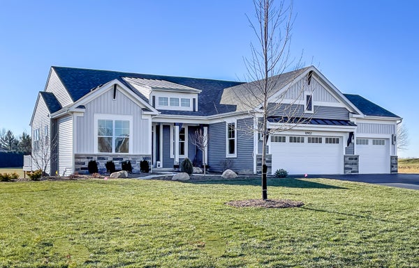 21377 W SYLVAN DR, MUNDELEIN, IL 60060 - Image 2489b83d8ab2b5f57bef97a8cb6a7ebe/1396281208