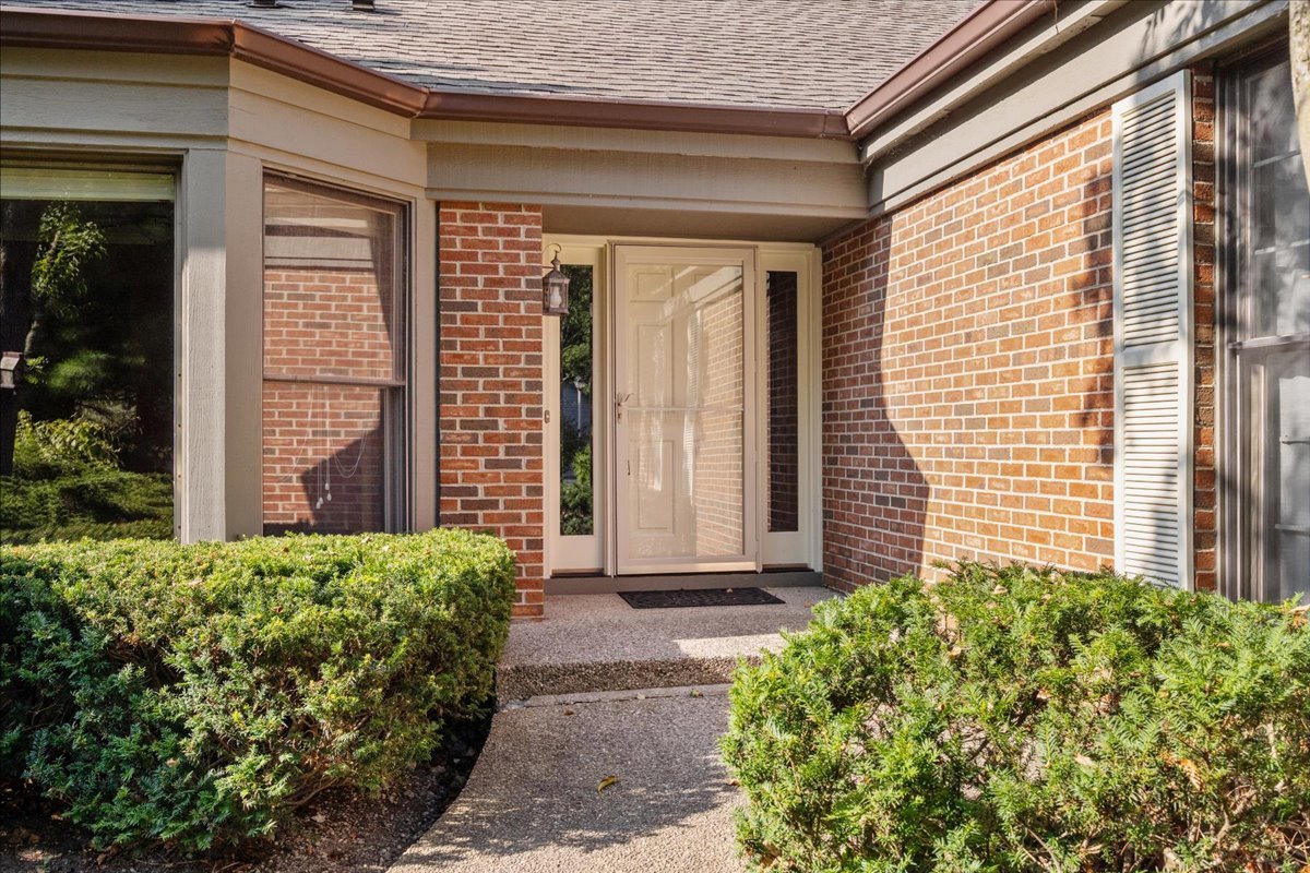 8 Warrington Drive