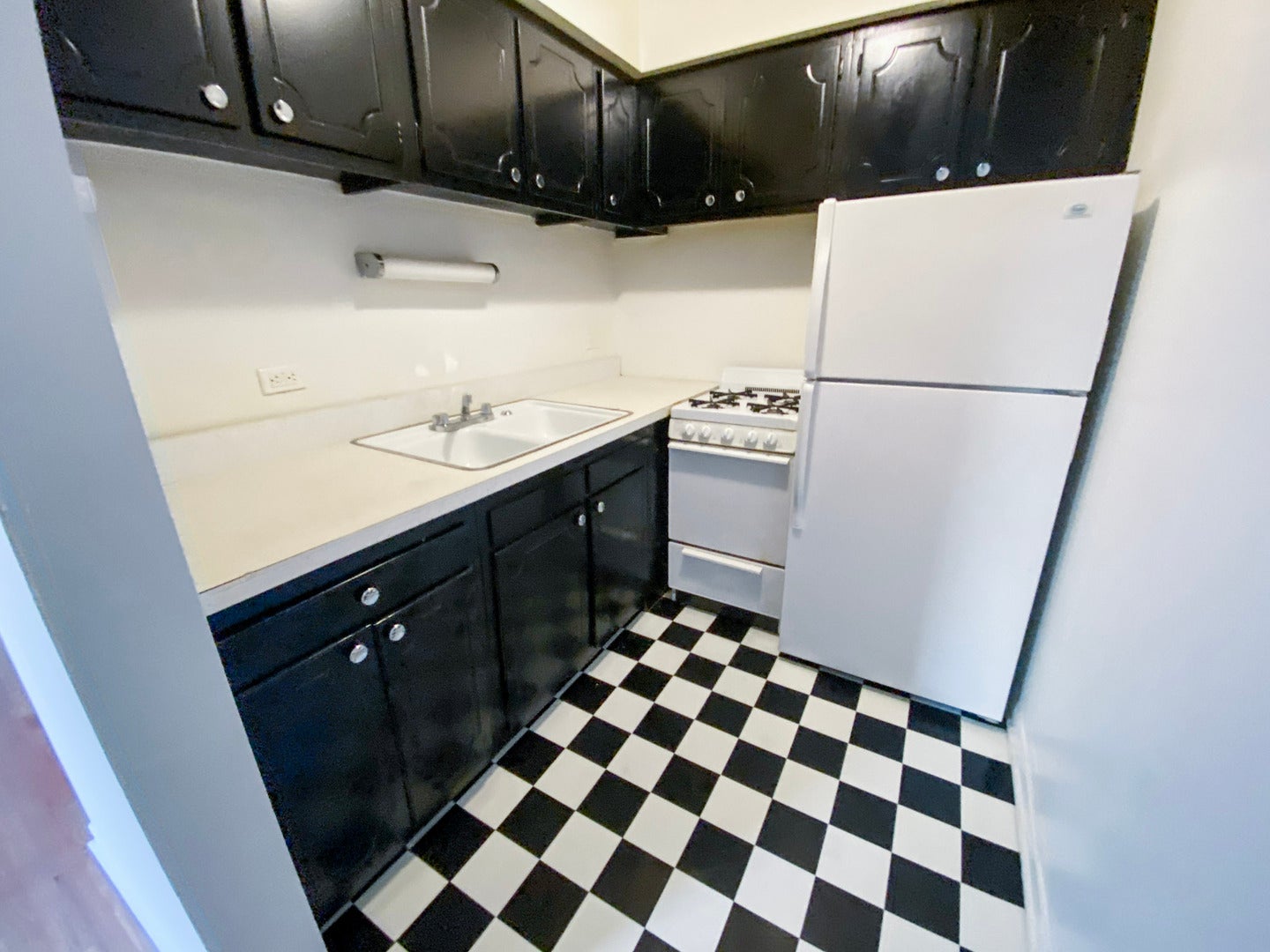 516 W Melrose Street 303