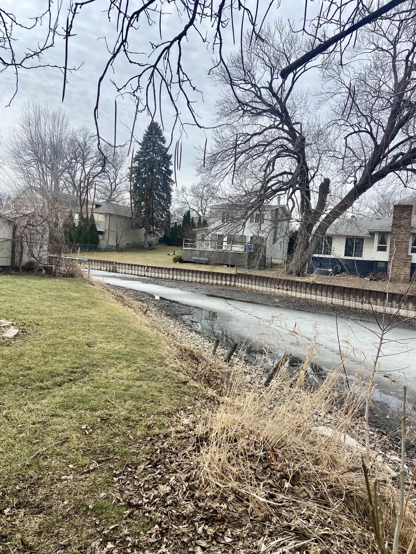 39450 N Circle Avenue