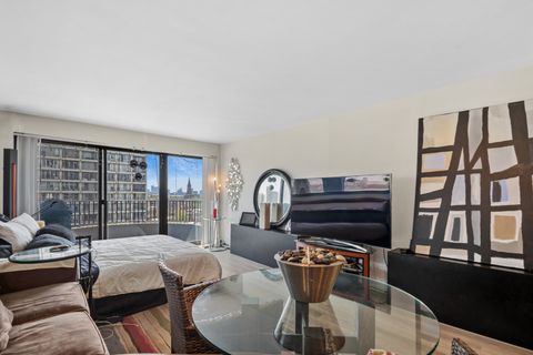 Tiny photo for 2020 N Lincoln Park West Park #8L, Chicago, IL 60614 (MLS # 12630351)
