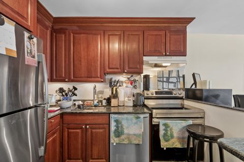 Tiny photo for 2020 N Lincoln Park West Park #8L, Chicago, IL 60614 (MLS # 12630351)