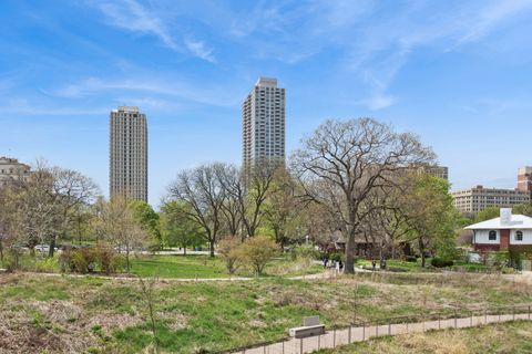 Tiny photo for 2020 N Lincoln Park West Park #8L, Chicago, IL 60614 (MLS # 12630351)