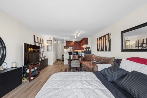 Tiny photo for 2020 N Lincoln Park West Park #8L, Chicago, IL 60614 (MLS # 12630351)