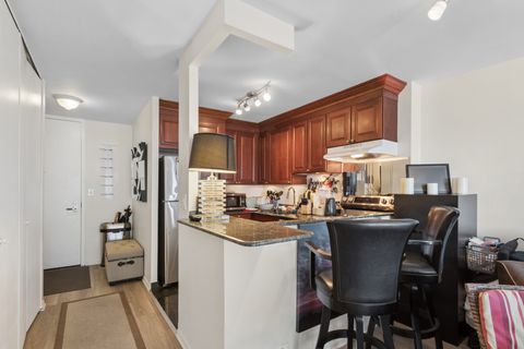 Tiny photo for 2020 N Lincoln Park West Park #8L, Chicago, IL 60614 (MLS # 12630351)