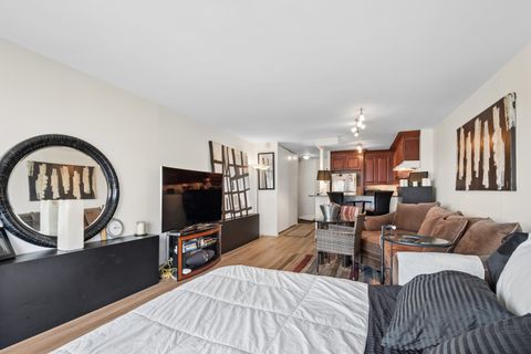 Tiny photo for 2020 N Lincoln Park West Park #8L, Chicago, IL 60614 (MLS # 12630351)