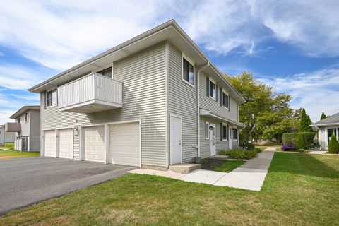 Tiny photo for 2S723 Winchester Circle #4, Warrenville, IL 60555 (MLS # 12486502)