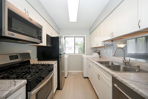 Tiny photo for 2S723 Winchester Circle #4, Warrenville, IL 60555 (MLS # 12486502)