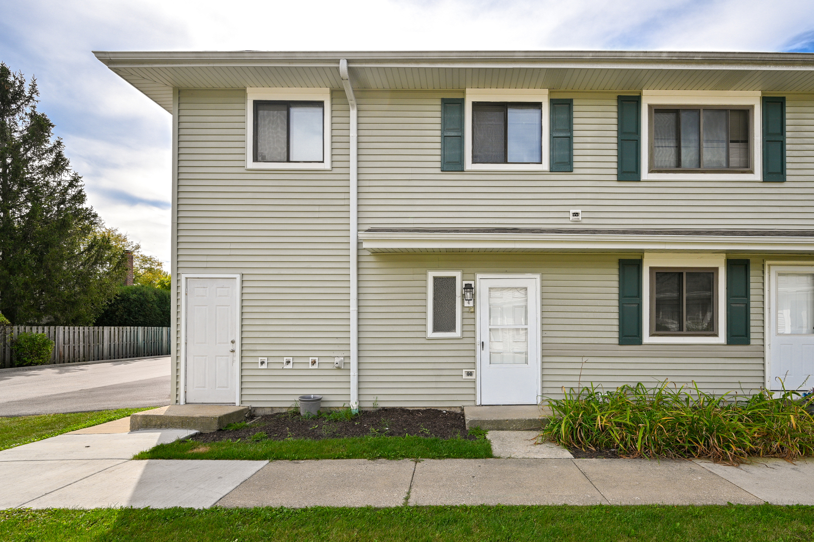 2S723 Winchester Circle 4