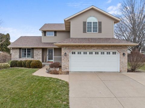 Photo of 2328 Hunter Road, Bettendorf, IA 52722 (MLS # 100000481)