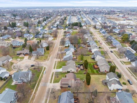 Tiny photo for 2328 Hunter Road, Bettendorf, IA 52722 (MLS # 100000481)