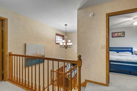 Tiny photo for 2328 Hunter Road, Bettendorf, IA 52722 (MLS # 100000481)