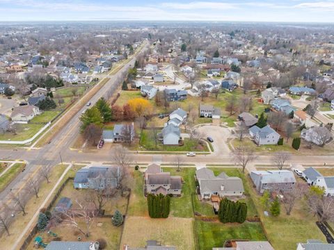 Tiny photo for 2328 Hunter Road, Bettendorf, IA 52722 (MLS # 100000481)