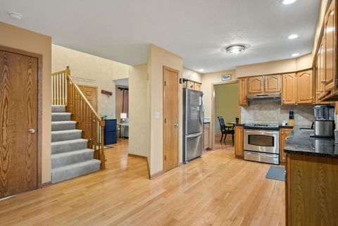 Tiny photo for 2328 Hunter Road, Bettendorf, IA 52722 (MLS # 100000481)