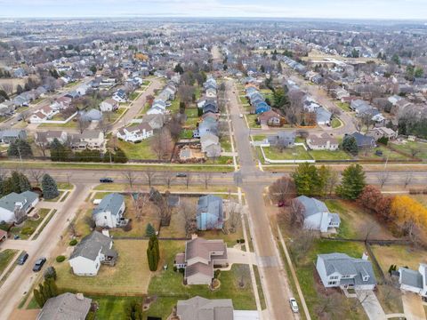 Tiny photo for 2328 Hunter Road, Bettendorf, IA 52722 (MLS # 100000481)