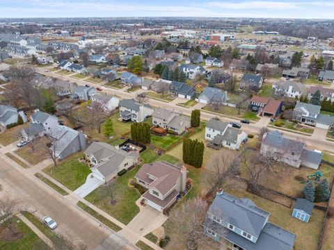 Tiny photo for 2328 Hunter Road, Bettendorf, IA 52722 (MLS # 100000481)