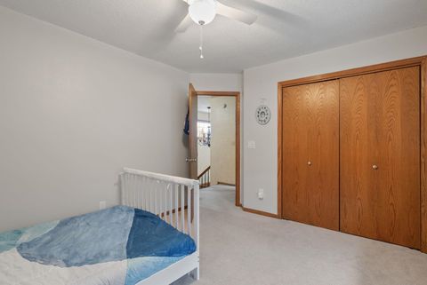 Tiny photo for 2328 Hunter Road, Bettendorf, IA 52722 (MLS # 100000481)