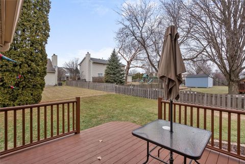 Tiny photo for 2328 Hunter Road, Bettendorf, IA 52722 (MLS # 100000481)