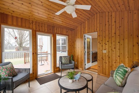 Tiny photo for 2328 Hunter Road, Bettendorf, IA 52722 (MLS # 100000481)