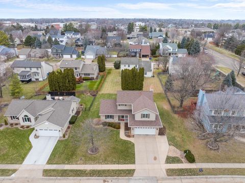 Tiny photo for 2328 Hunter Road, Bettendorf, IA 52722 (MLS # 100000481)