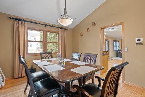 Tiny photo for 2328 Hunter Road, Bettendorf, IA 52722 (MLS # 100000481)