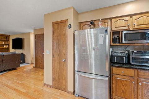 Tiny photo for 2328 Hunter Road, Bettendorf, IA 52722 (MLS # 100000481)