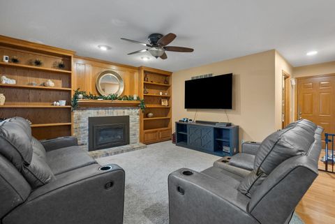 Tiny photo for 2328 Hunter Road, Bettendorf, IA 52722 (MLS # 100000481)