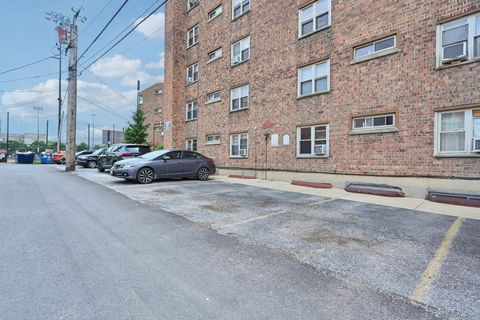 Tiny photo for 2142 W Rosemont Avenue #1A, Chicago, IL 60659 (MLS # 12588655)