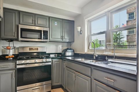 Tiny photo for 2142 W Rosemont Avenue #1A, Chicago, IL 60659 (MLS # 12588655)