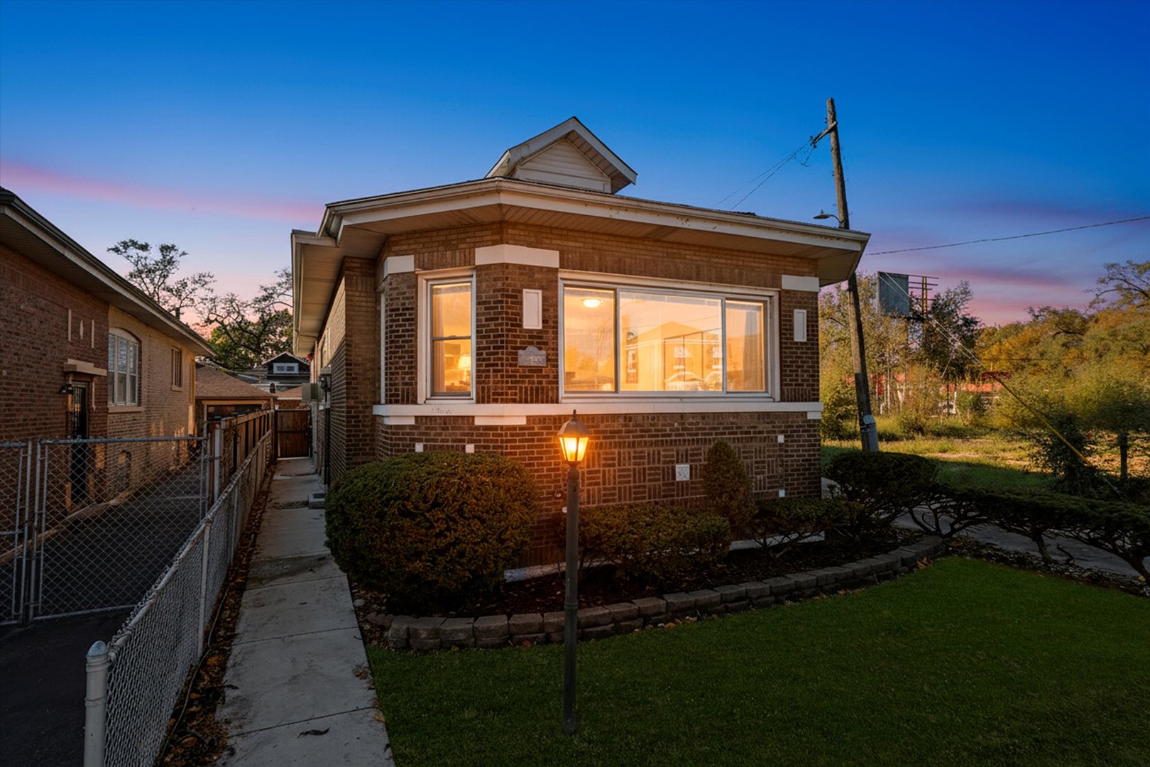 7914 S Oglesby Avenue