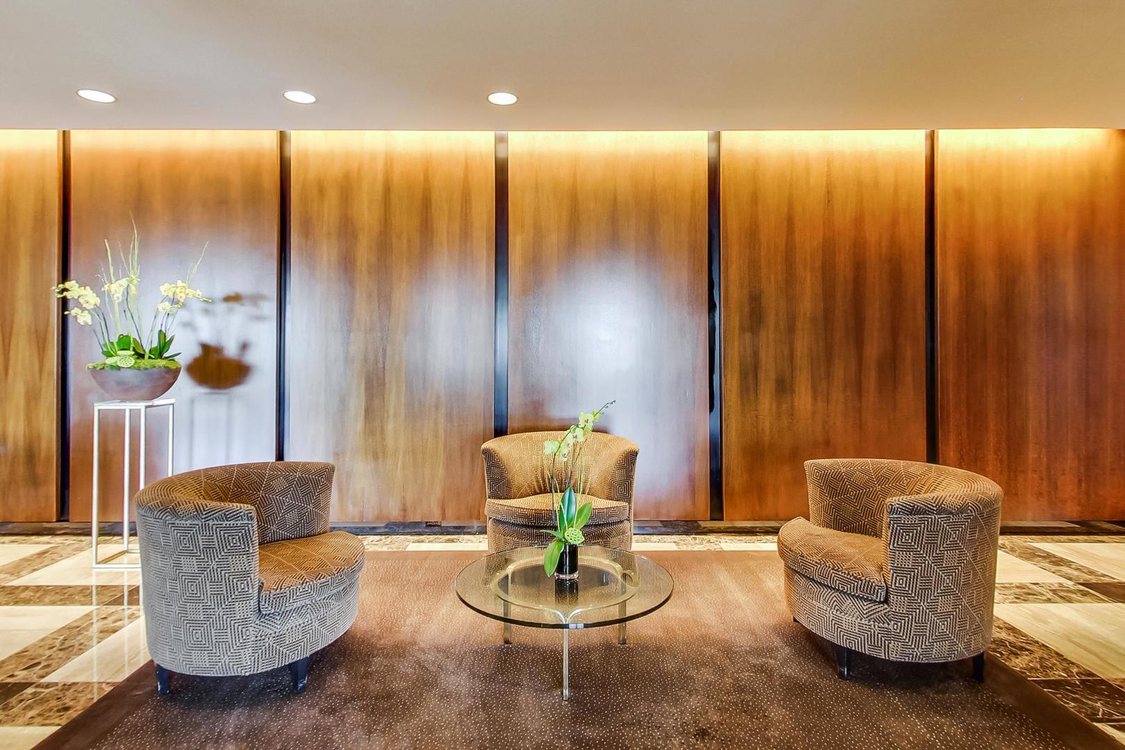 1212 N Lake Shore Drive 12BS