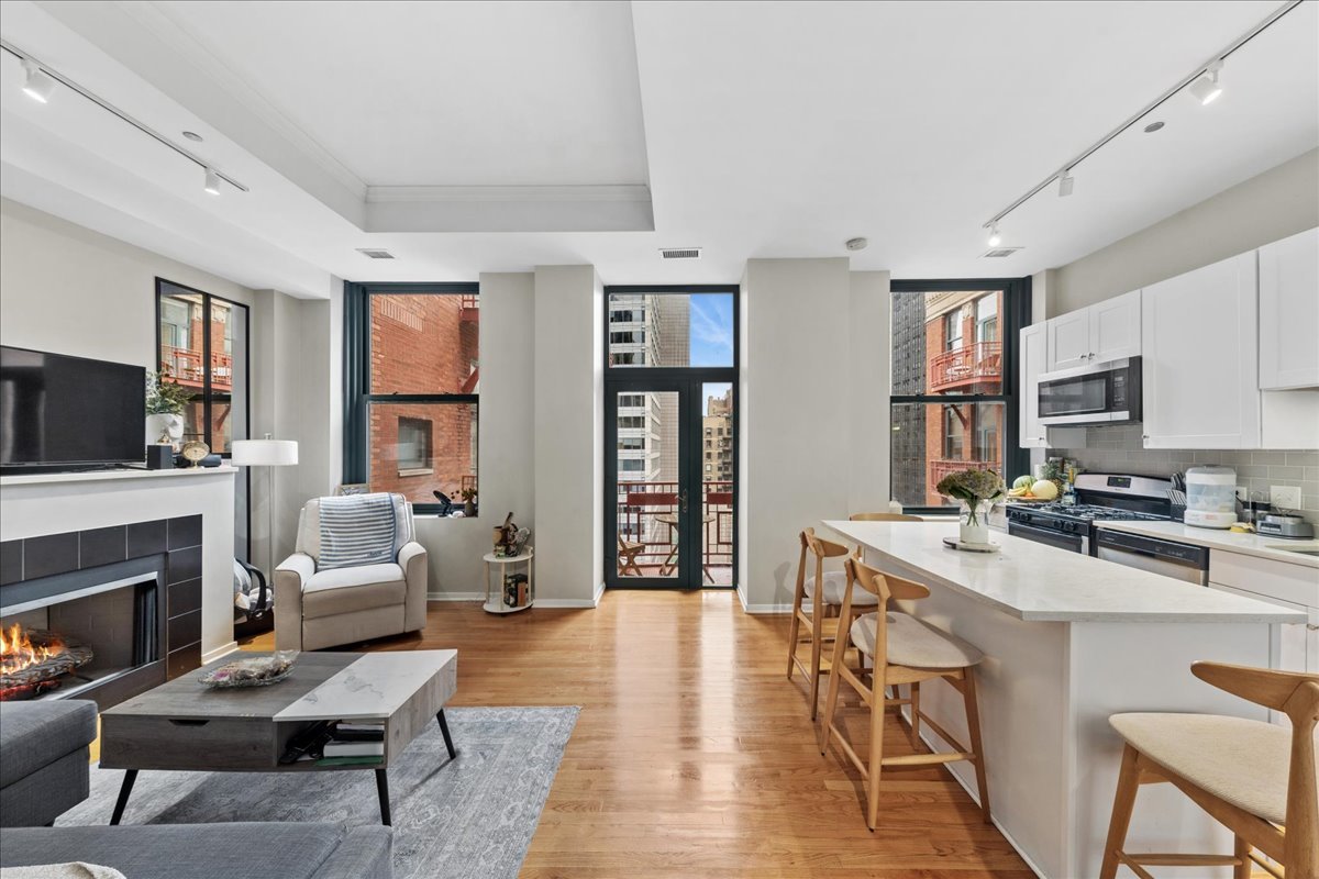 208 W Washington Street 2007