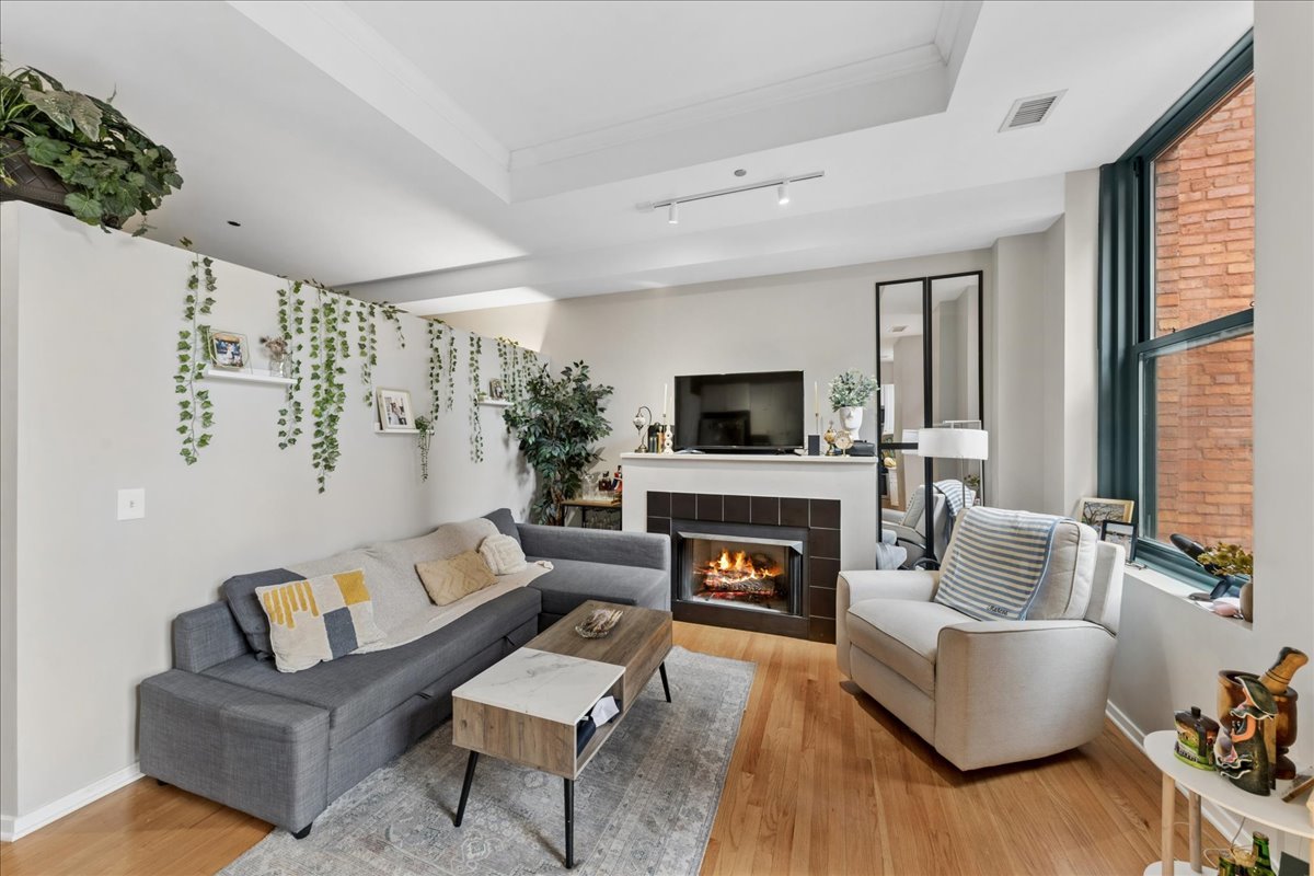 208 W Washington Street 2007