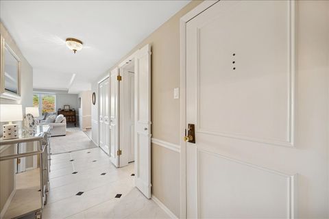 Tiny photo for 630 Winnetka Mews #402, Winnetka, IL 60093 (MLS # 12500601)