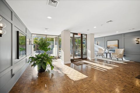 Tiny photo for 630 Winnetka Mews #402, Winnetka, IL 60093 (MLS # 12500601)