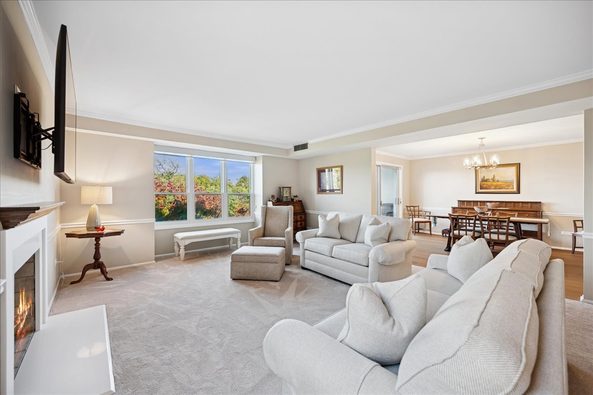 630 Winnetka Mews 402