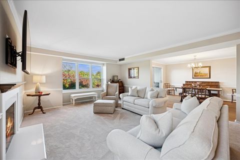 Tiny photo for 630 Winnetka Mews #402, Winnetka, IL 60093 (MLS # 12500601)