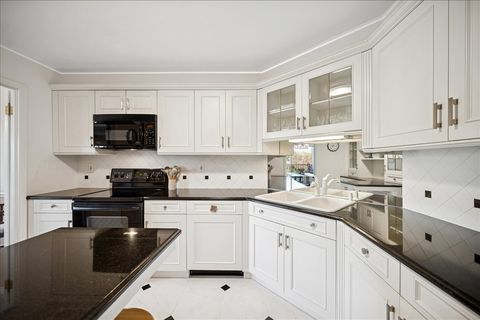 Tiny photo for 630 Winnetka Mews #402, Winnetka, IL 60093 (MLS # 12500601)