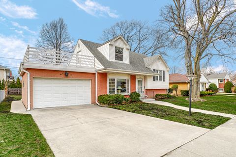 Tiny photo for 1604 S Greenwood Avenue, Park Ridge, IL 60068 (MLS # 12575839)