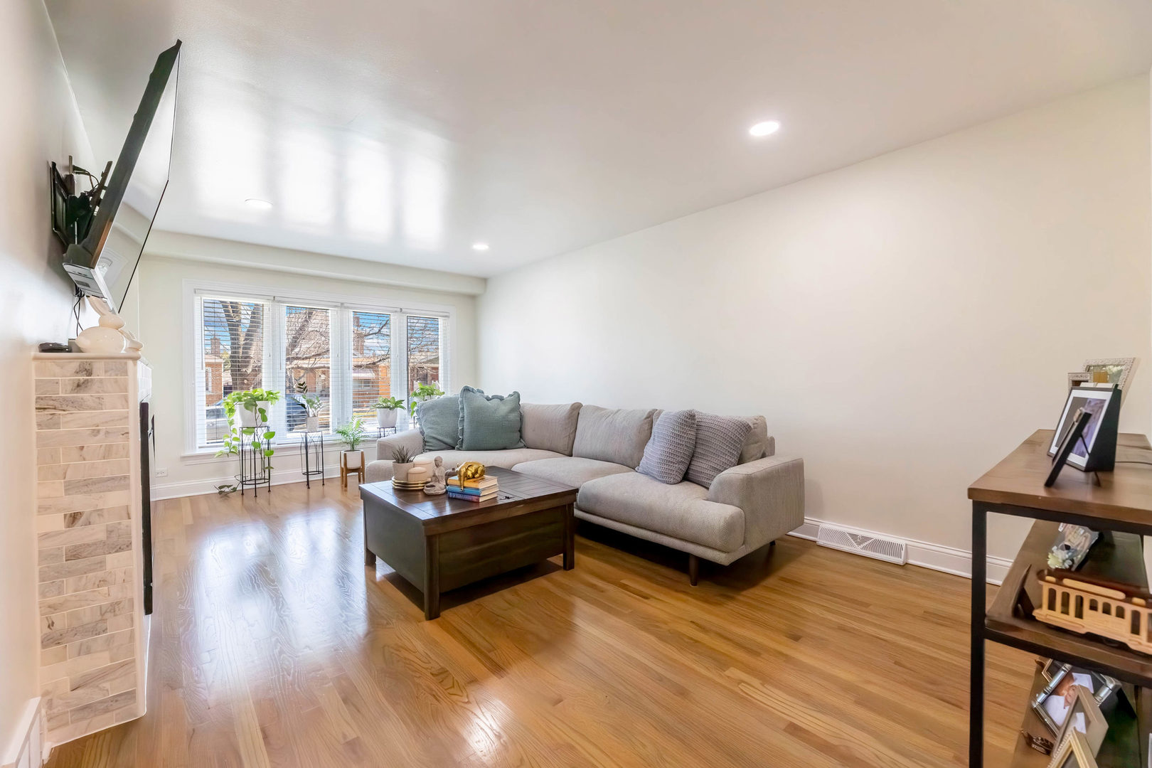 5202 S Central Avenue