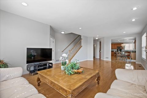 Tiny photo for 305 Colonial Drive, Vernon Hills, IL 60061 (MLS # 12607467)