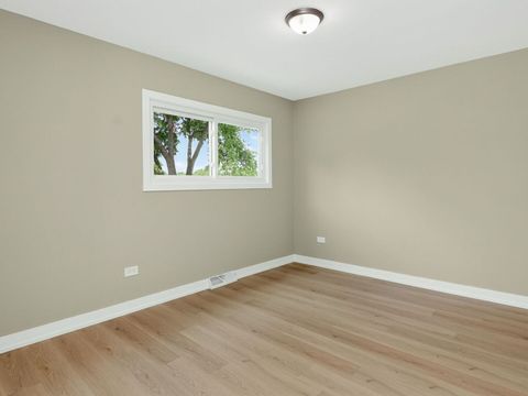 Tiny photo for 235 Norman Court, Des Plaines, IL 60016 (MLS # 12676439)