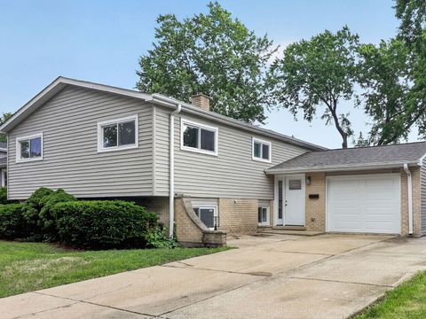 Photo of 235 Norman Court, Des Plaines, IL 60016 (MLS # 12676439)